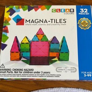 Magna-Tiles Clear Colors 32-Piece Set